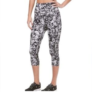 lululemon athletica Black and Gray Floral Leggings Yoga  size 6